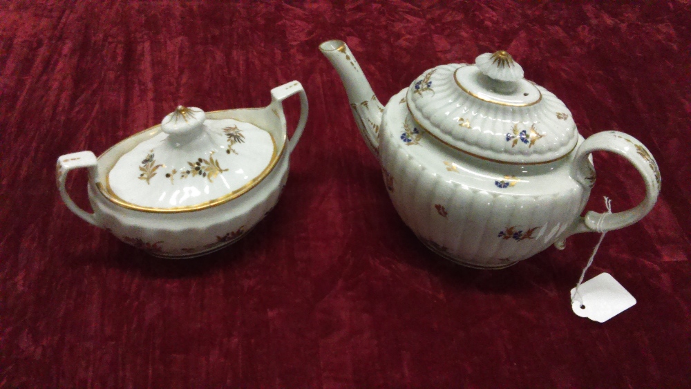 A Chamberlain Worcester teapot and a Chamberlain Worcester sucrea and cover. - Image 2 of 3