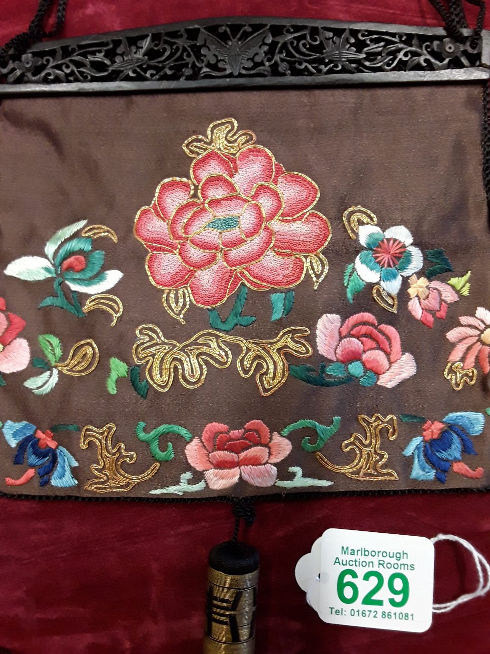 A stunning antique (19th/early 20th Century) Chinese embroidered silk purse. - Image 2 of 3