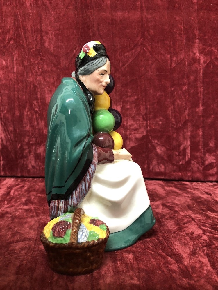 A Royal Doulton figurine, "The Balloon Seller" H.N.1315 in very good condition. - Image 4 of 7