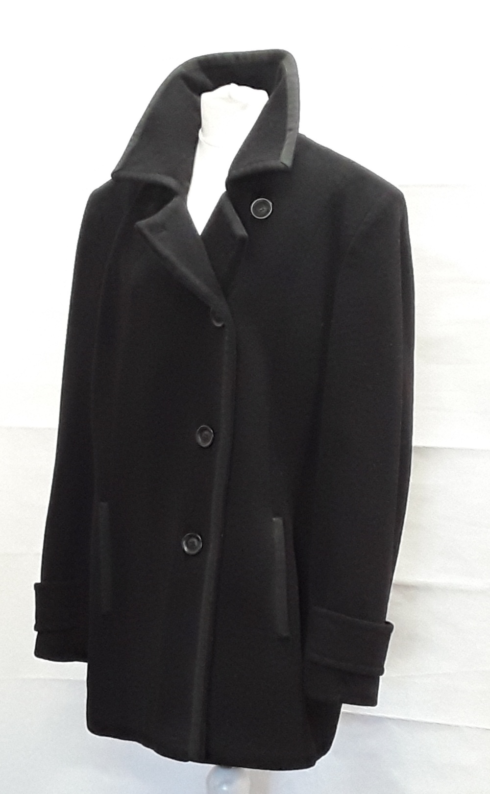 A woman’s John Lewis black jacket, wool/Cashmere/polyamide size 18. - Image 3 of 5