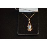 A 9ct Gold Pendant and Chain Set with Opal
