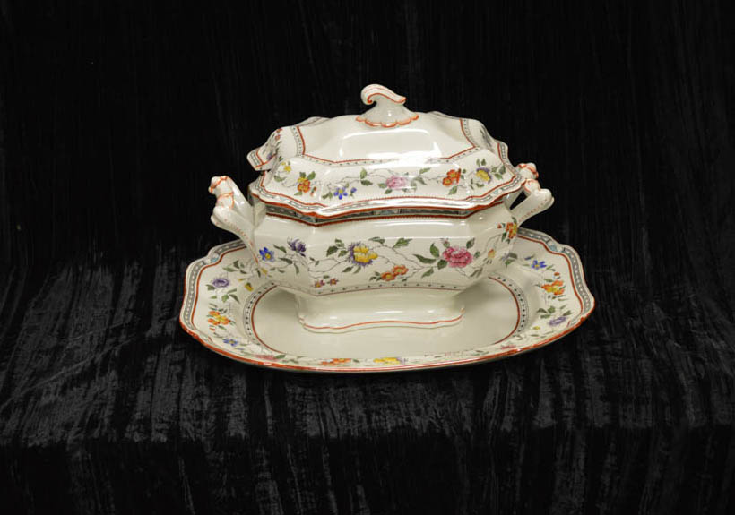 A Cauldron Soup Tureen and Stand, Jessamine Pattern