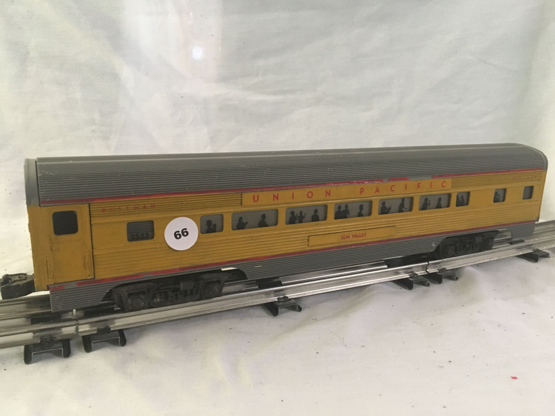 Lionel #2533 Union Pacific (Sun Valley) Passenger Car