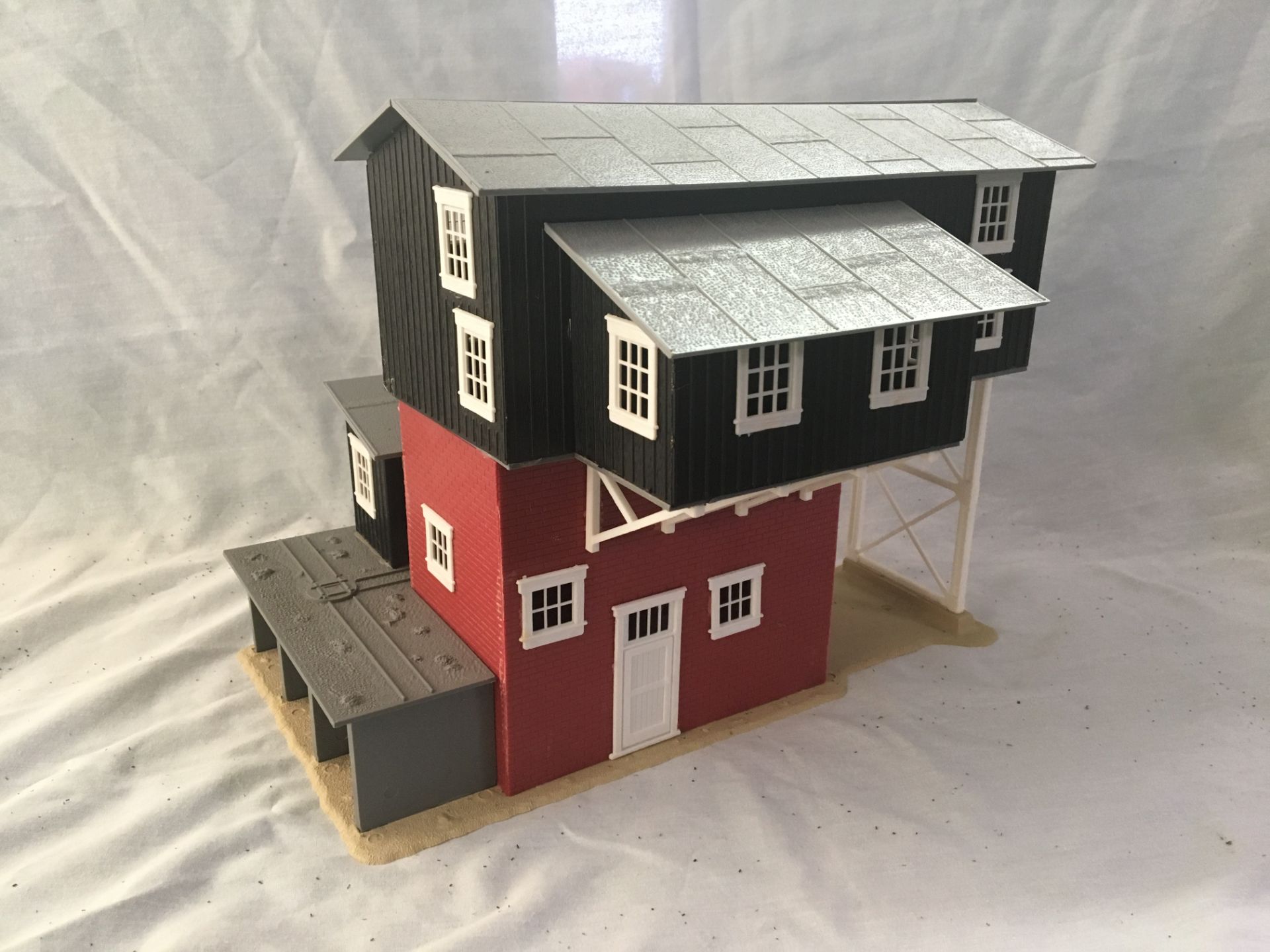 Lionel Plastic Mill House
