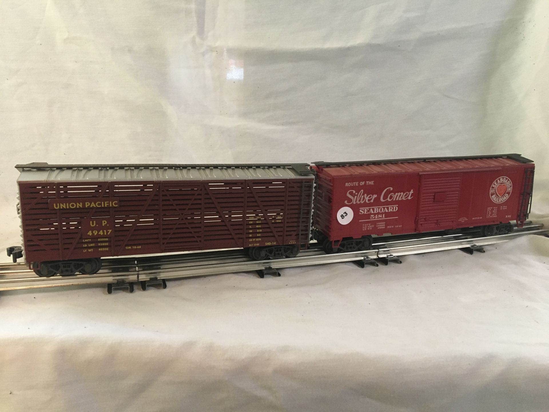 Lot of 2 – Atlas #49417 Union Pacific Stock Car & #5481 Silver Comet Box Car