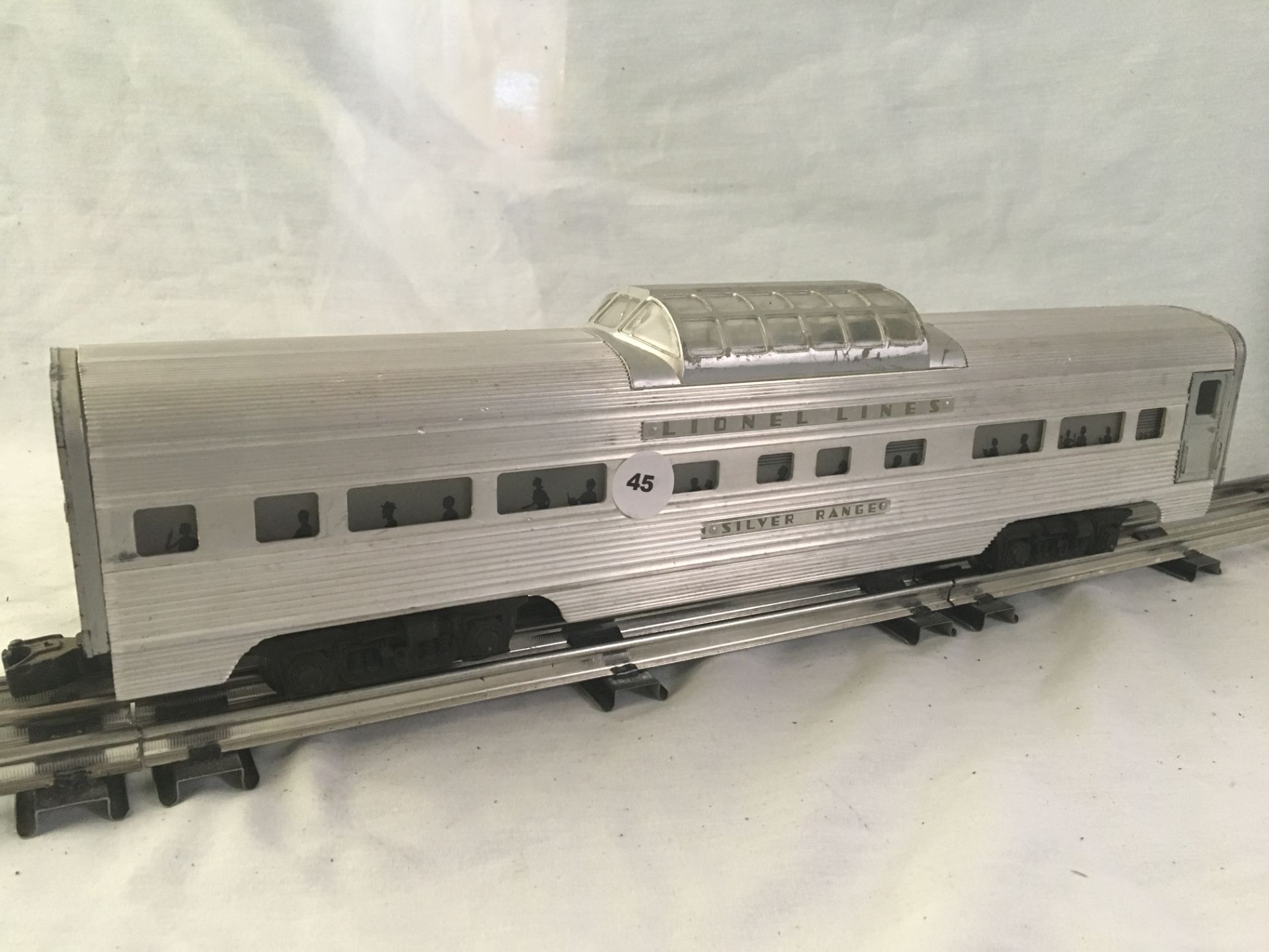 Lionel Lines #2532 'Silver Range' Passenger Car