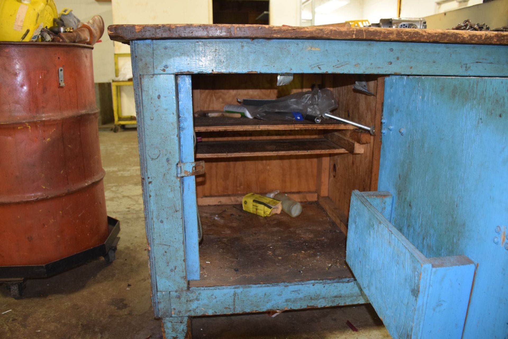 Work Cabinet including air guns & light - Image 5 of 6