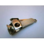 Zilveren sigarenknipper mert ophangoog en honnggraad gravering, ca 25gr Silver cigar-cutter