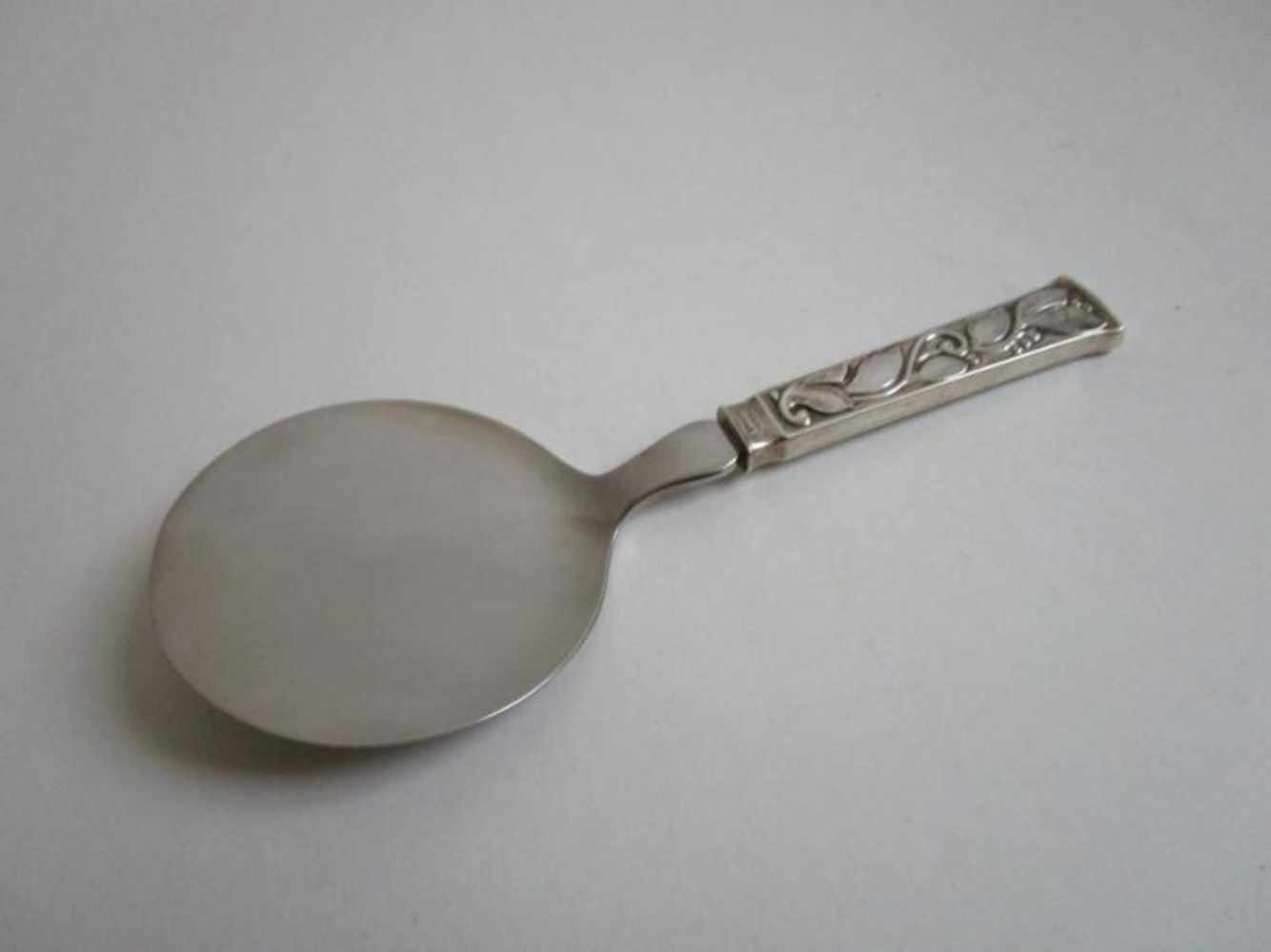 Gebakschep met Sterling zilveren heftmet florale graveringen, Georg Jensen,DK,ca.59gr