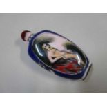 Cloisonnee snuffbottle met stopper. Voorstelling erotisch en landschappelijk. H. 11,5 cm.