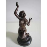 Bronzen sculptuur van gehuurkt naakt meisje
