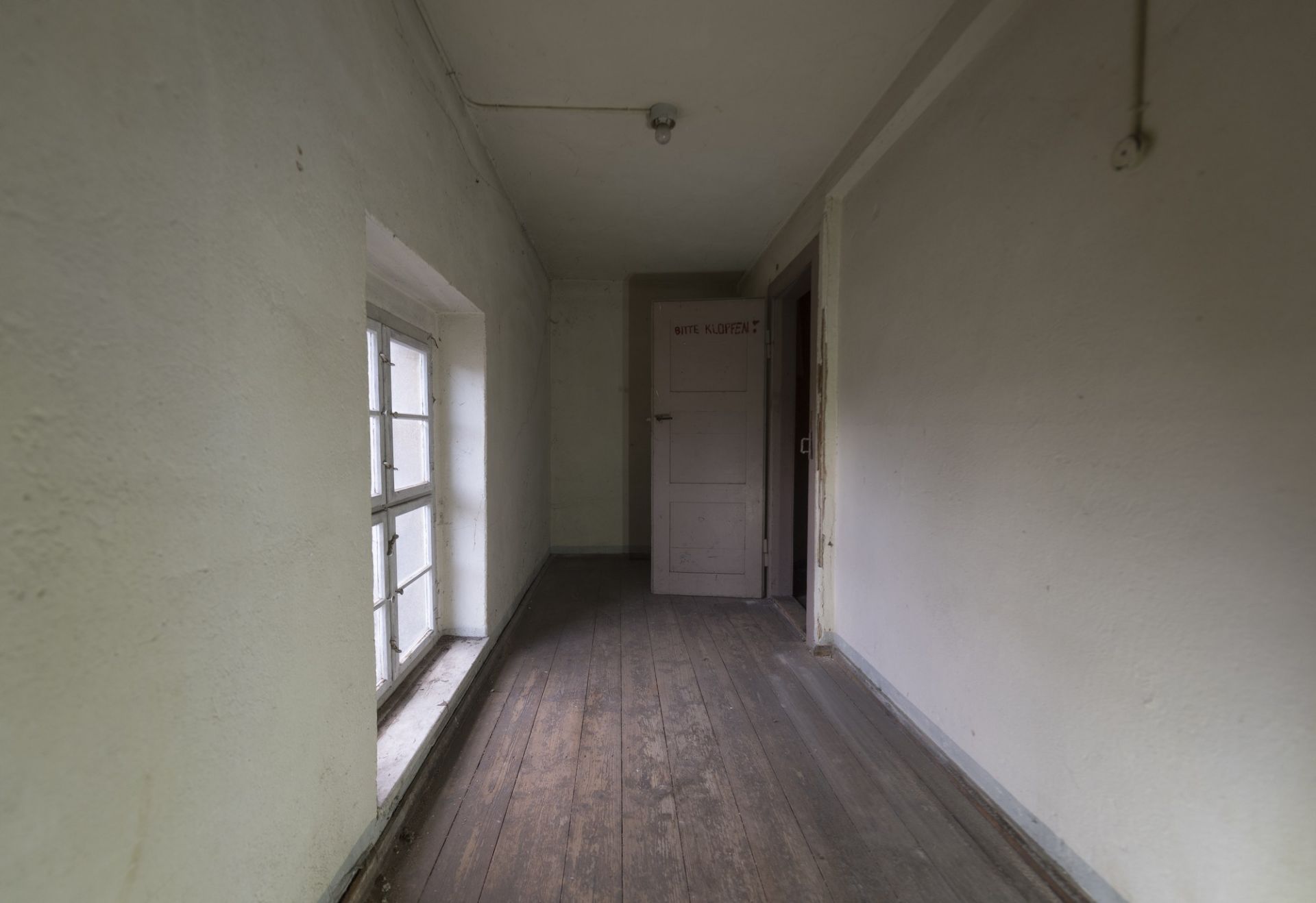 LARGE FORMER GUEST HOUSE IN NOSSEN, GERMANY - Image 36 of 47