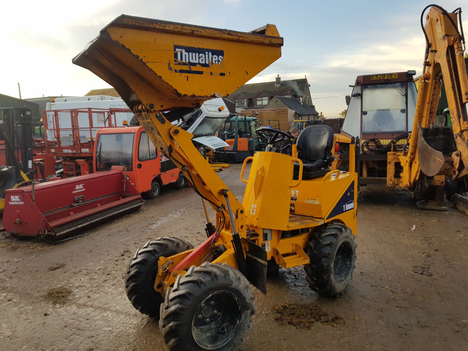 2013 THWAITES HILIFT 1 TONNE DUMPER, SHOWING - 1,265 HOURS *PLUS VAT* - Image 2 of 6