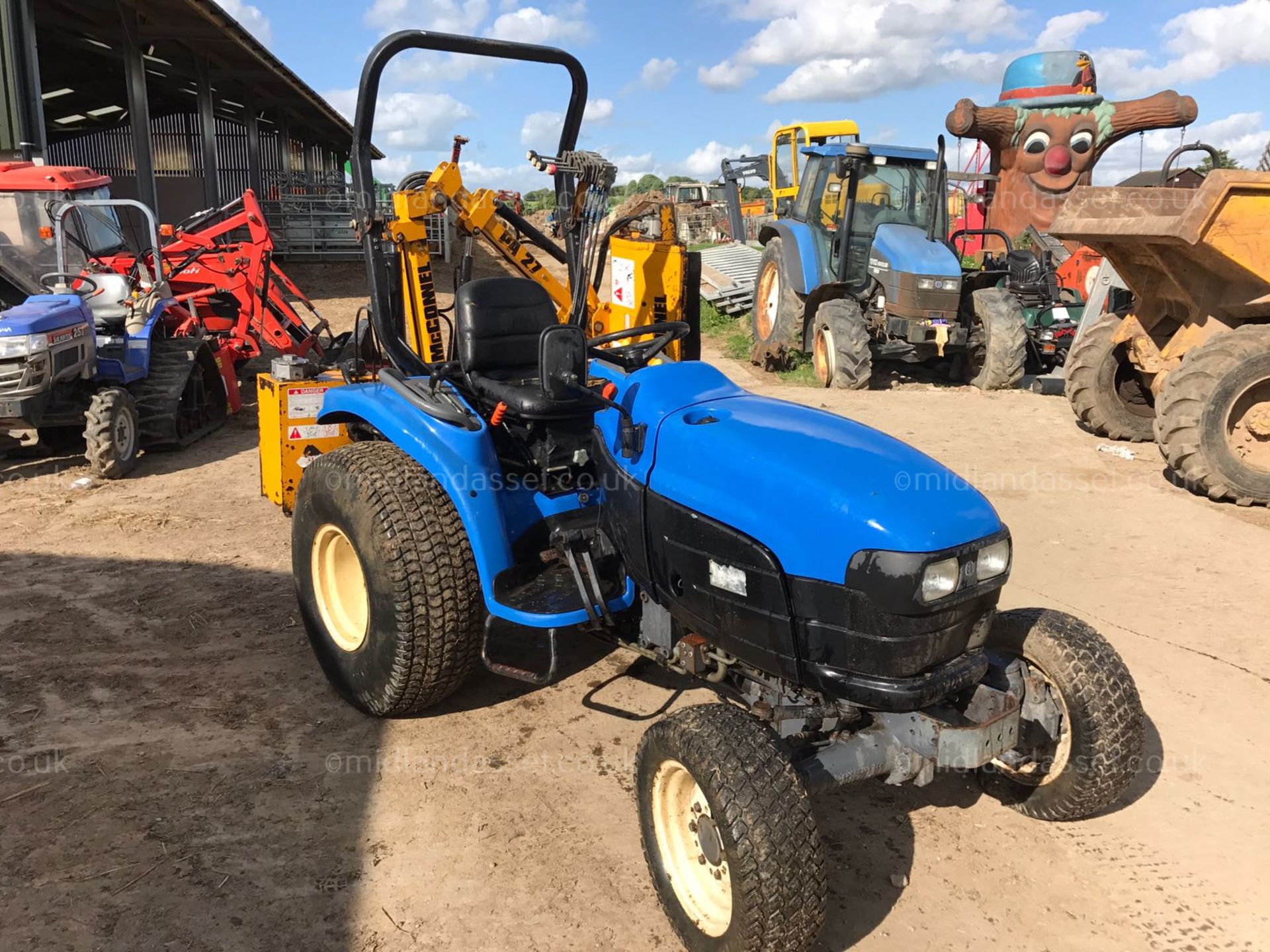 NEW HOLLAND TC27D TRACTOR