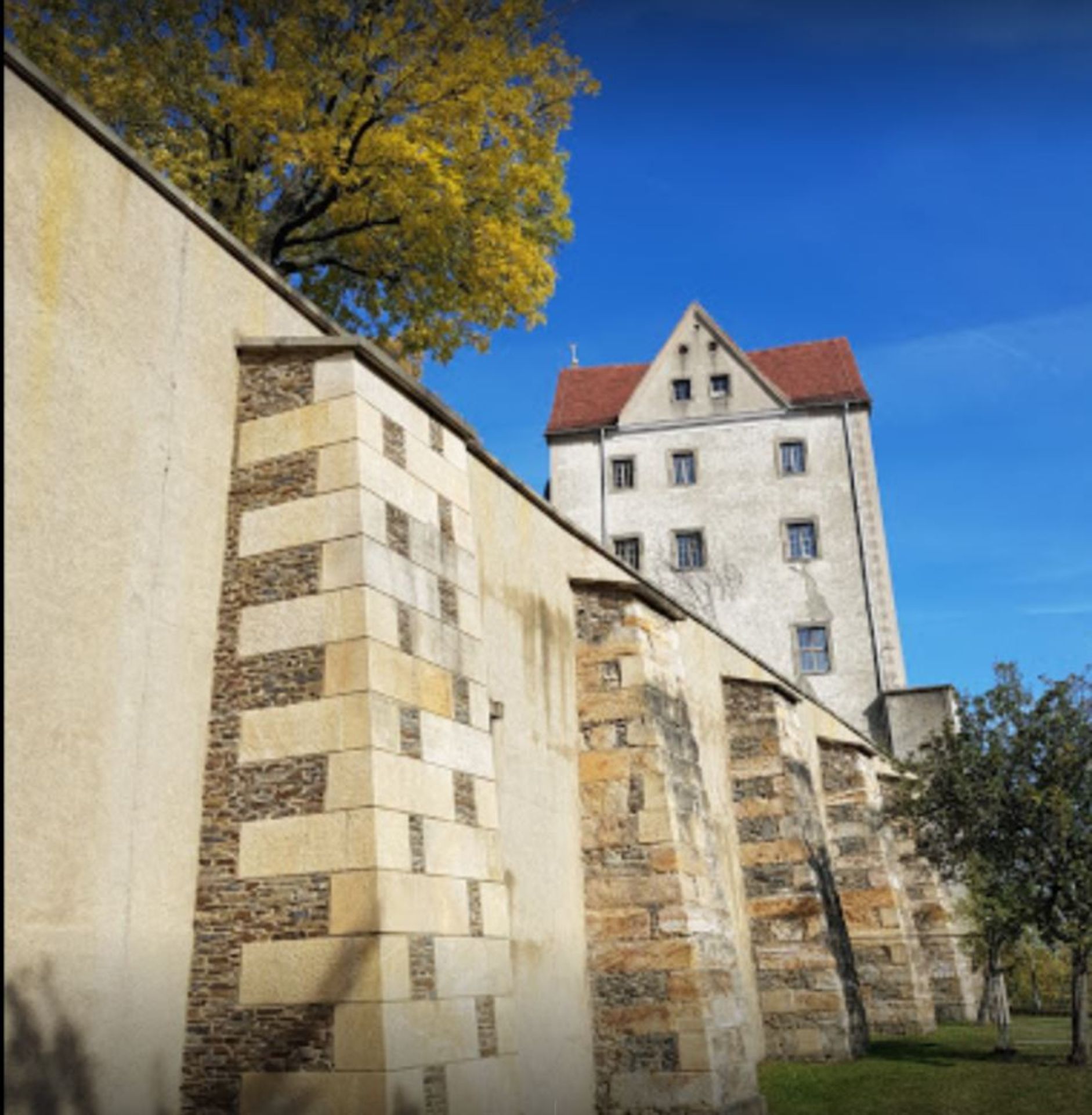 LARGE FORMER GUEST HOUSE IN NOSSEN, GERMANY - Image 41 of 47