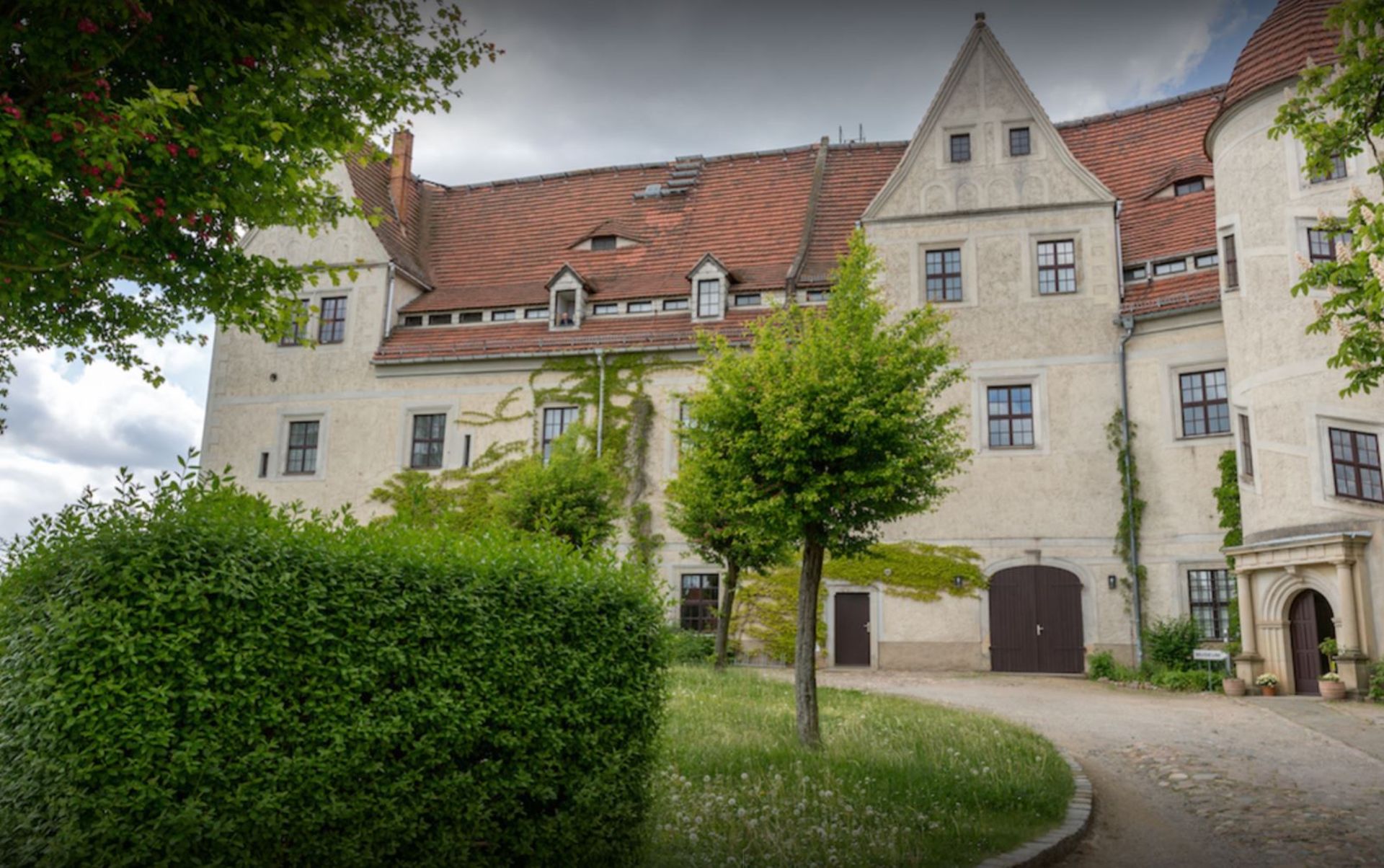 LARGE FORMER GUEST HOUSE IN NOSSEN, GERMANY - Image 44 of 47