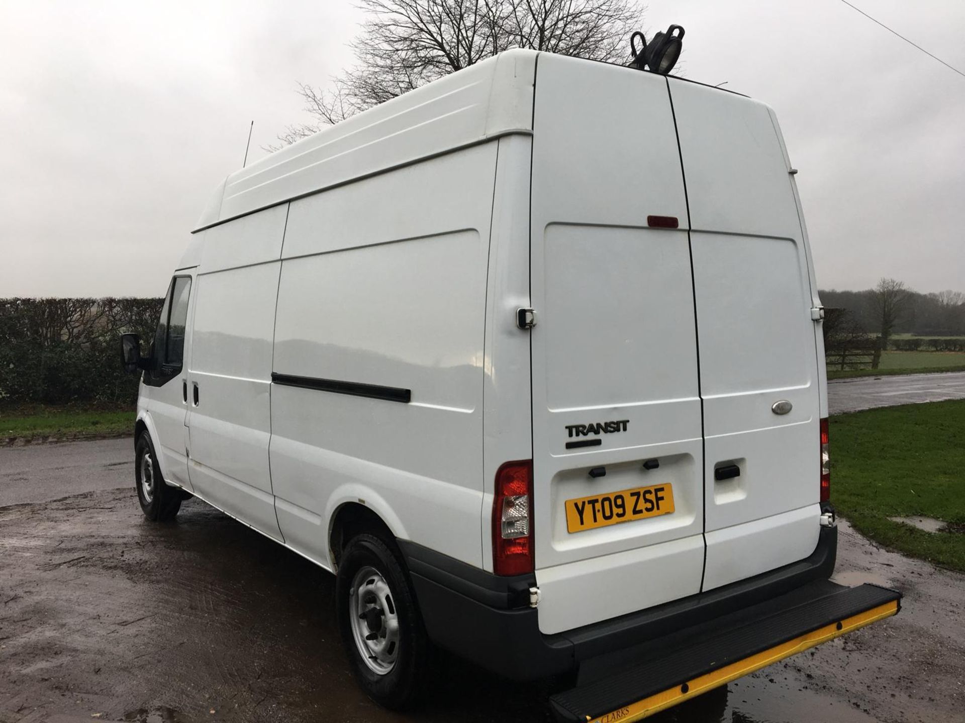 2009/09 REG FORD TRANSIT 100 T350L RWD 2.4 DIESEL PANEL VAN / WORKSHOP VAN *NO VAT* - Image 3 of 13