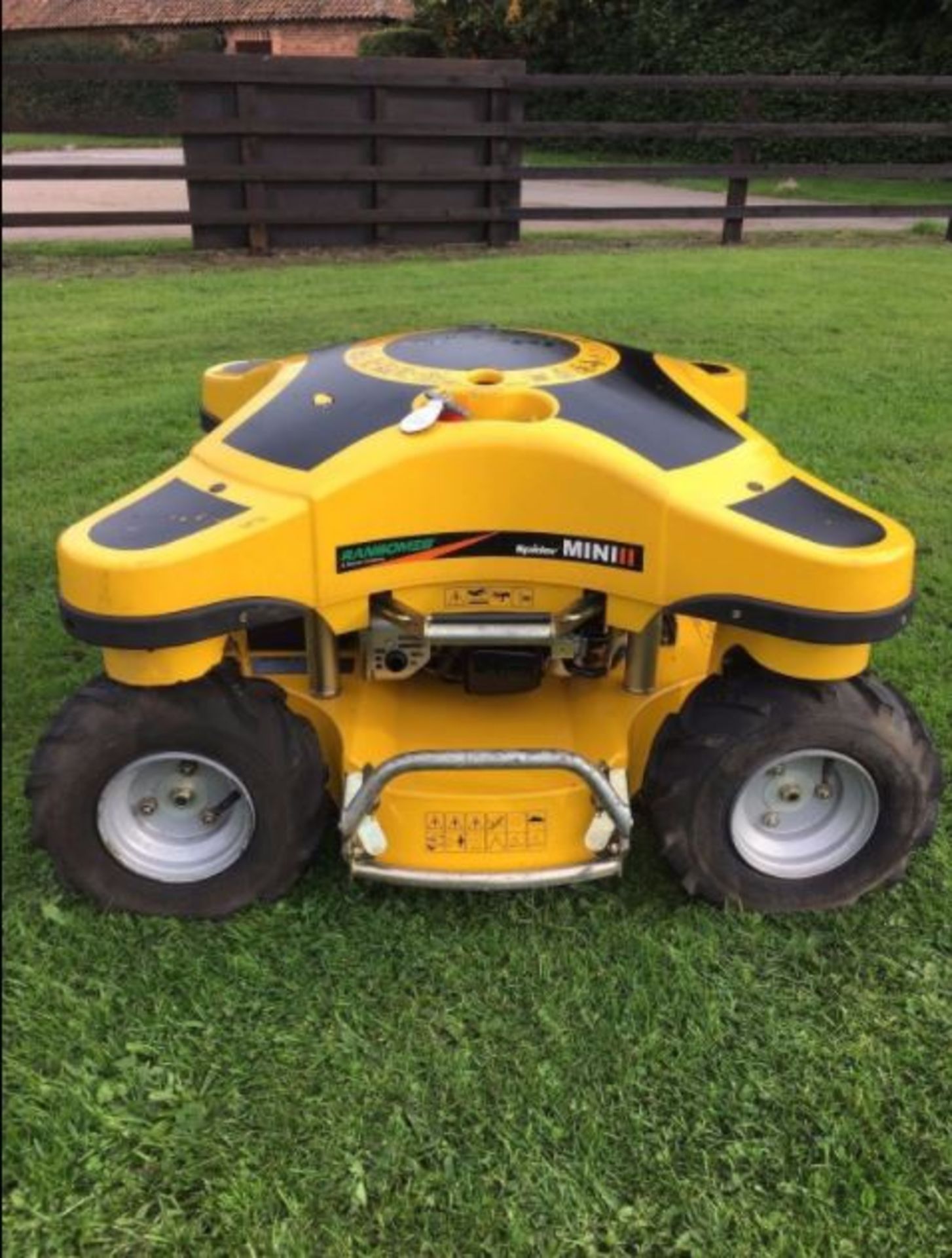 2013 RANSOMES ZERO TURN REMOTE CONTROLLED BANK LAWN MOWER SPIDER MINI MARK 2 *PLUS VAT* - Image 2 of 3