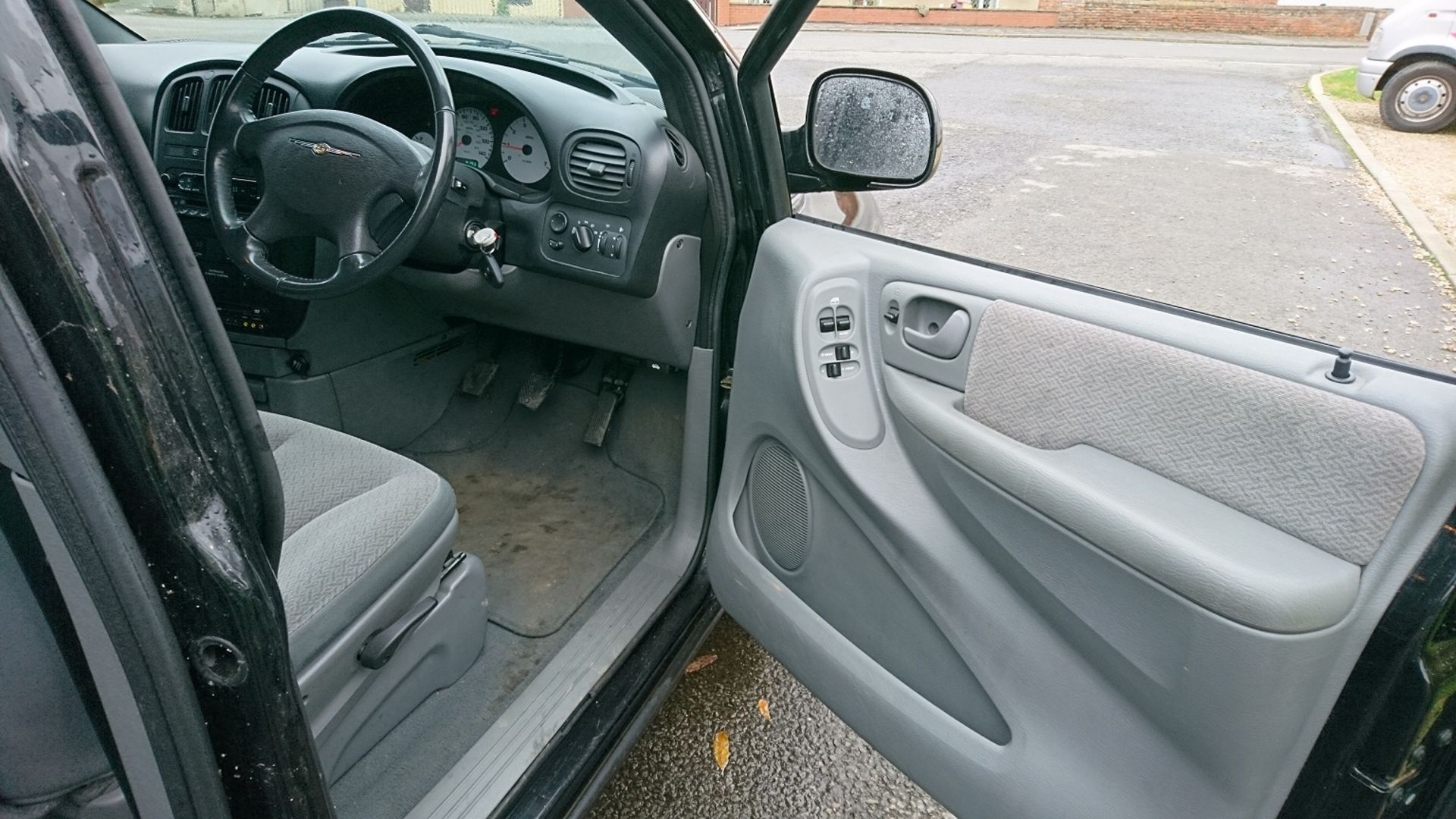 2007/07 REG CHRYSLER VOYAGER SE TOURING in GOOD STARTER AND DRIVER - 7 SEATS - Image 9 of 17