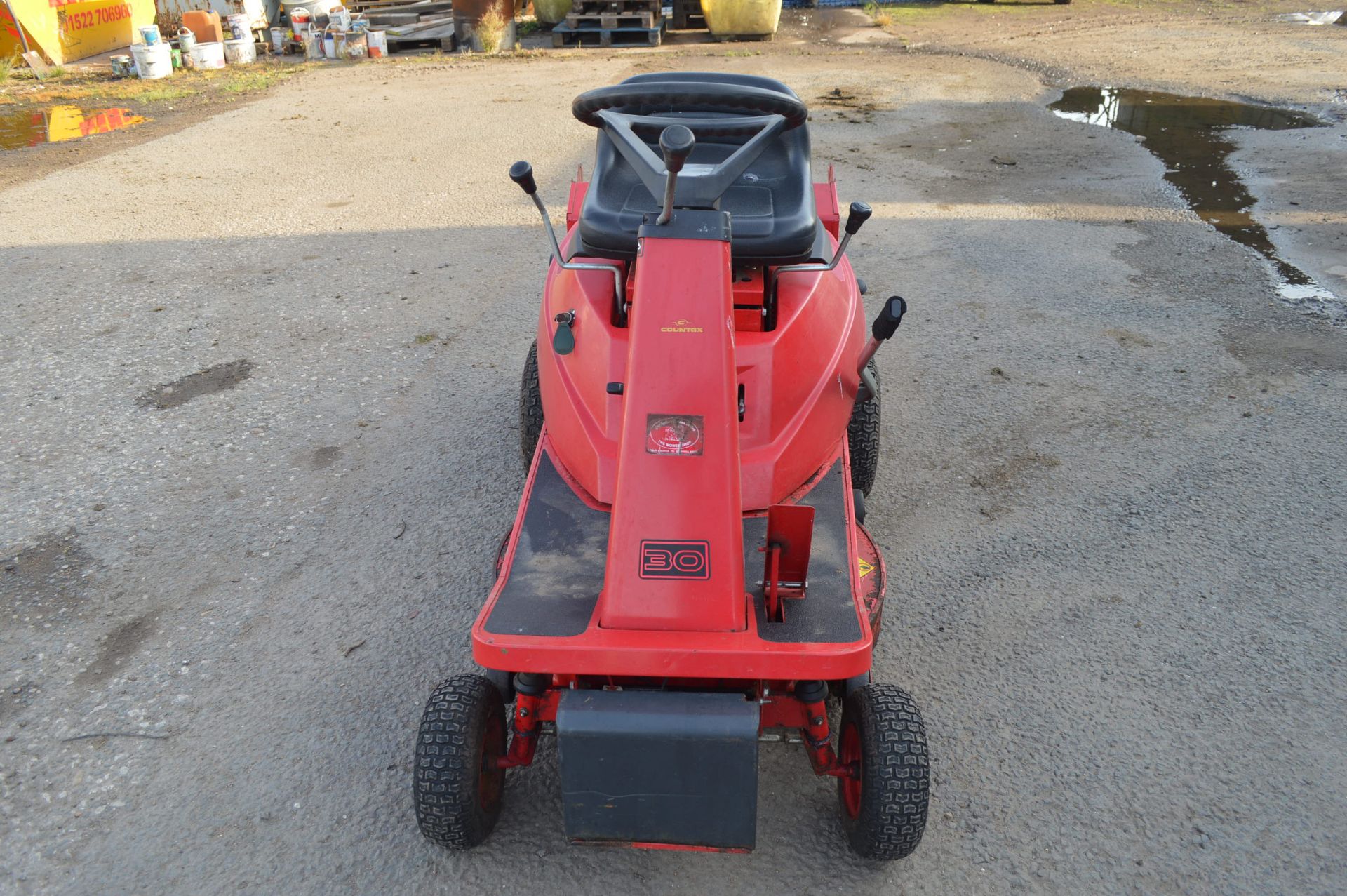 COUNTAX 30 RIDE-ON LAWN MOWER, KEYS PRESENT, STARTS RUNS & CUTS *NO VAT* - Image 2 of 11