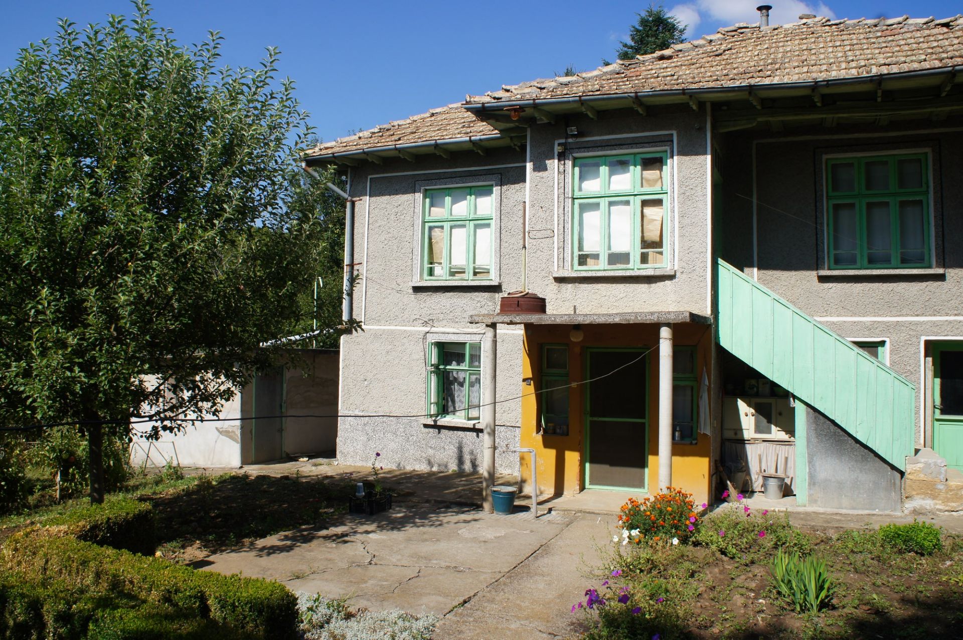 PROPERTY AND 1,770 SQM OF LAND IN POPOVO, BULGARIA - Image 4 of 48
