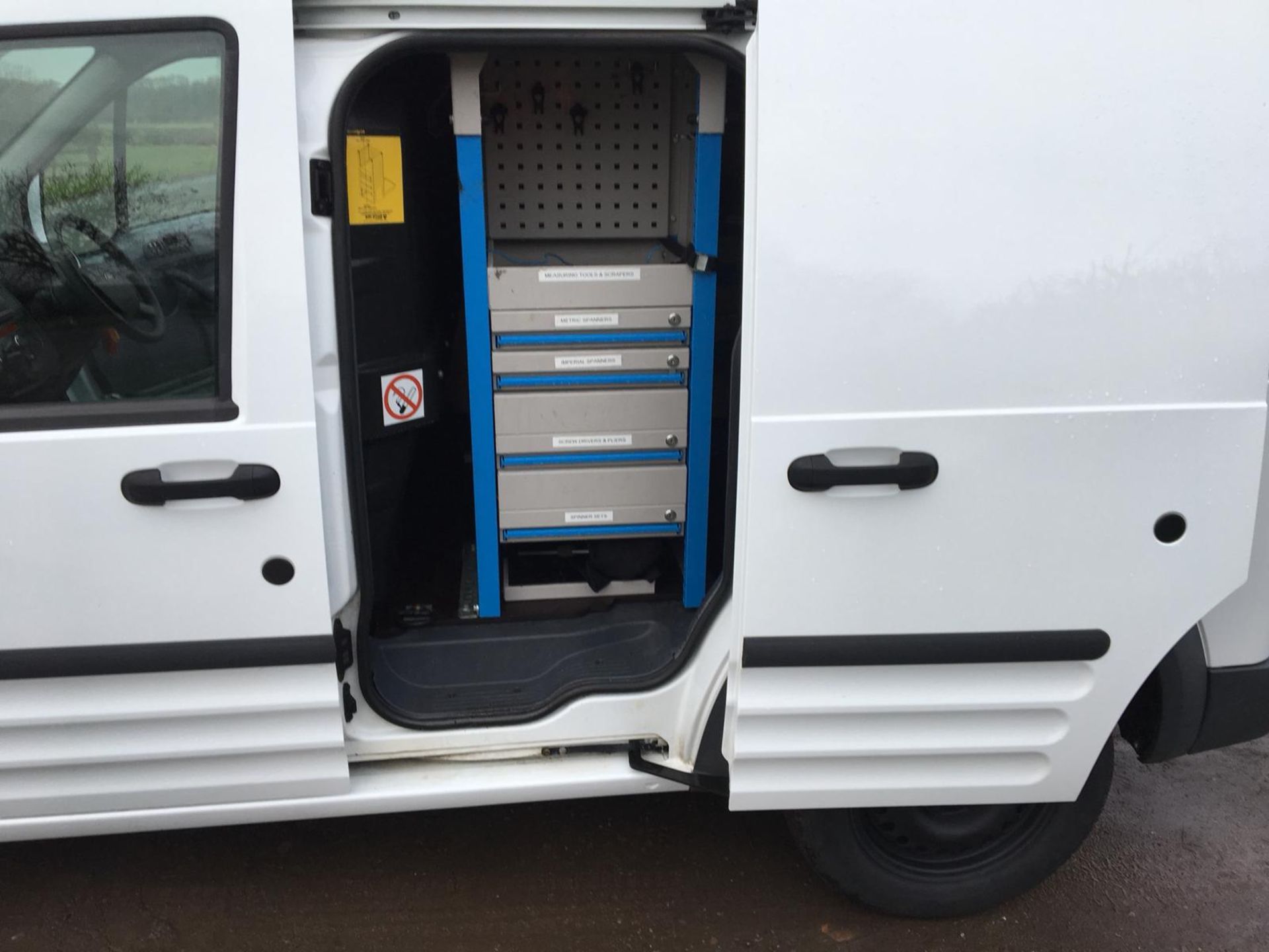 2012/62 REG FORD TRANSIT CONNECT T220 WHITE DIESEL PANEL VAN, SHOWING 0 FORMER KEEPERS *NO VAT* - Image 6 of 11