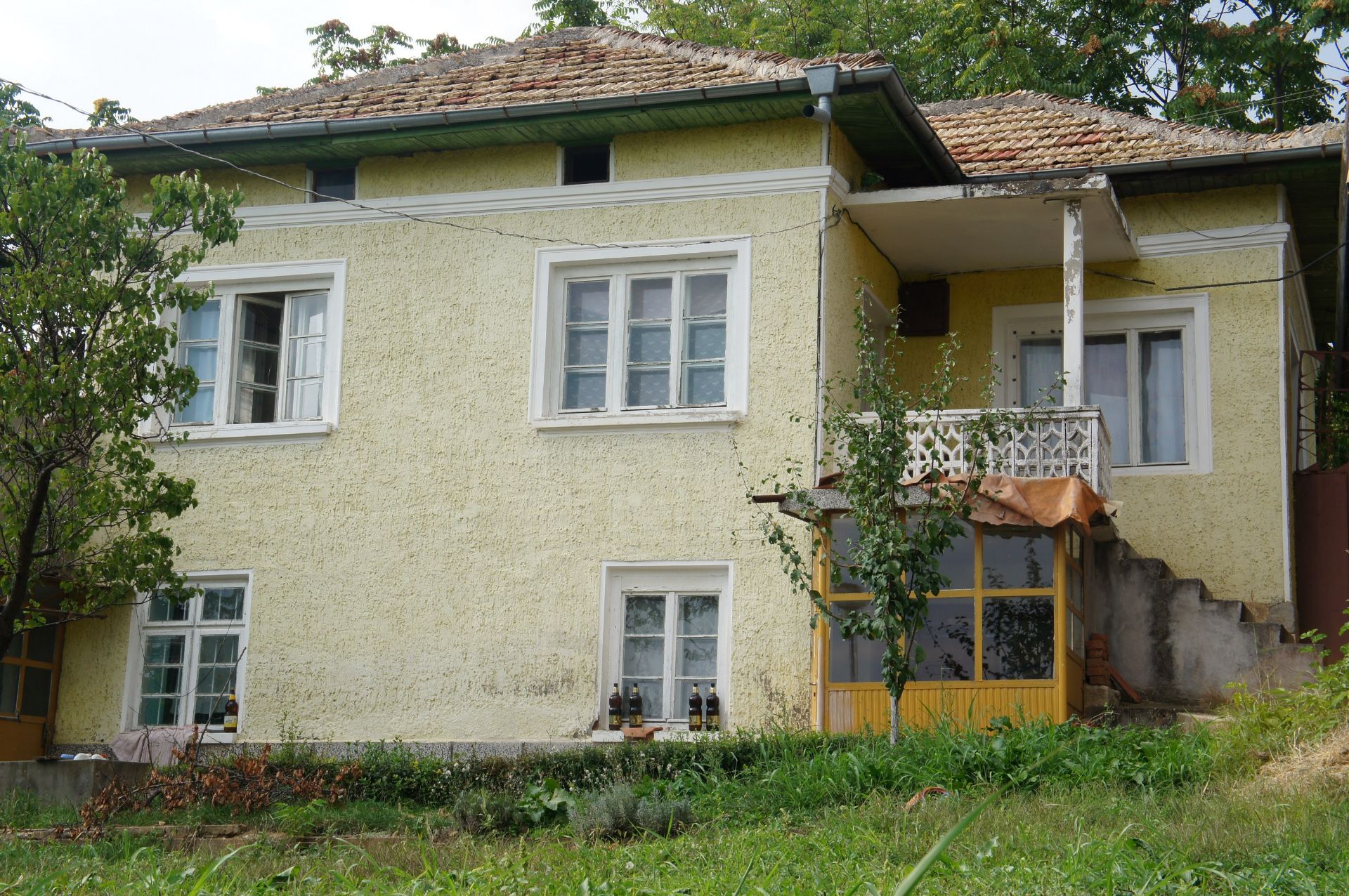 FREEHOLD 3 BEDROOM PROPERTY AND LAND IN BULGARIA - Image 4 of 17