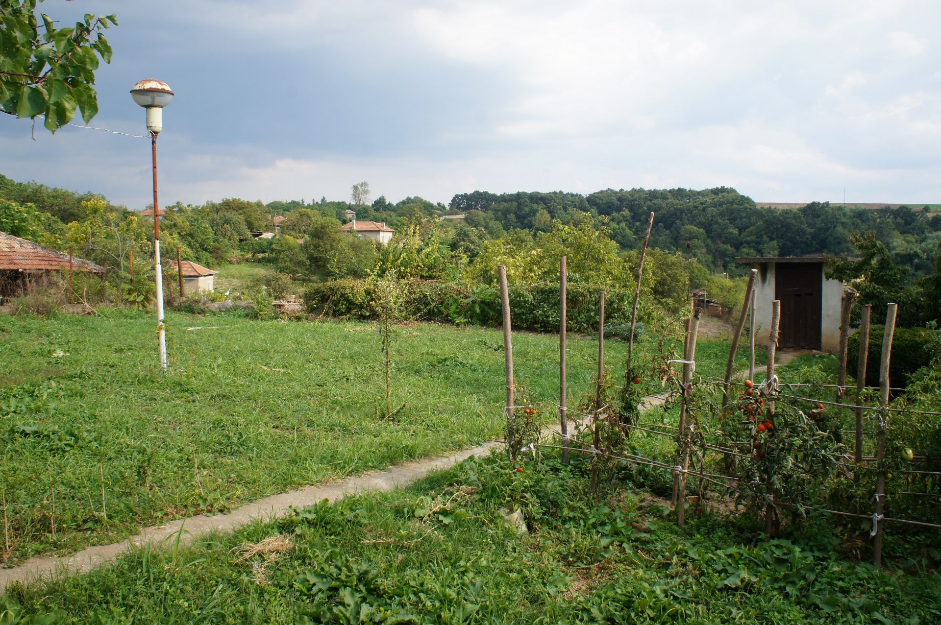 FREEHOLD 3 BEDROOM PROPERTY AND LAND IN BULGARIA - Image 15 of 17