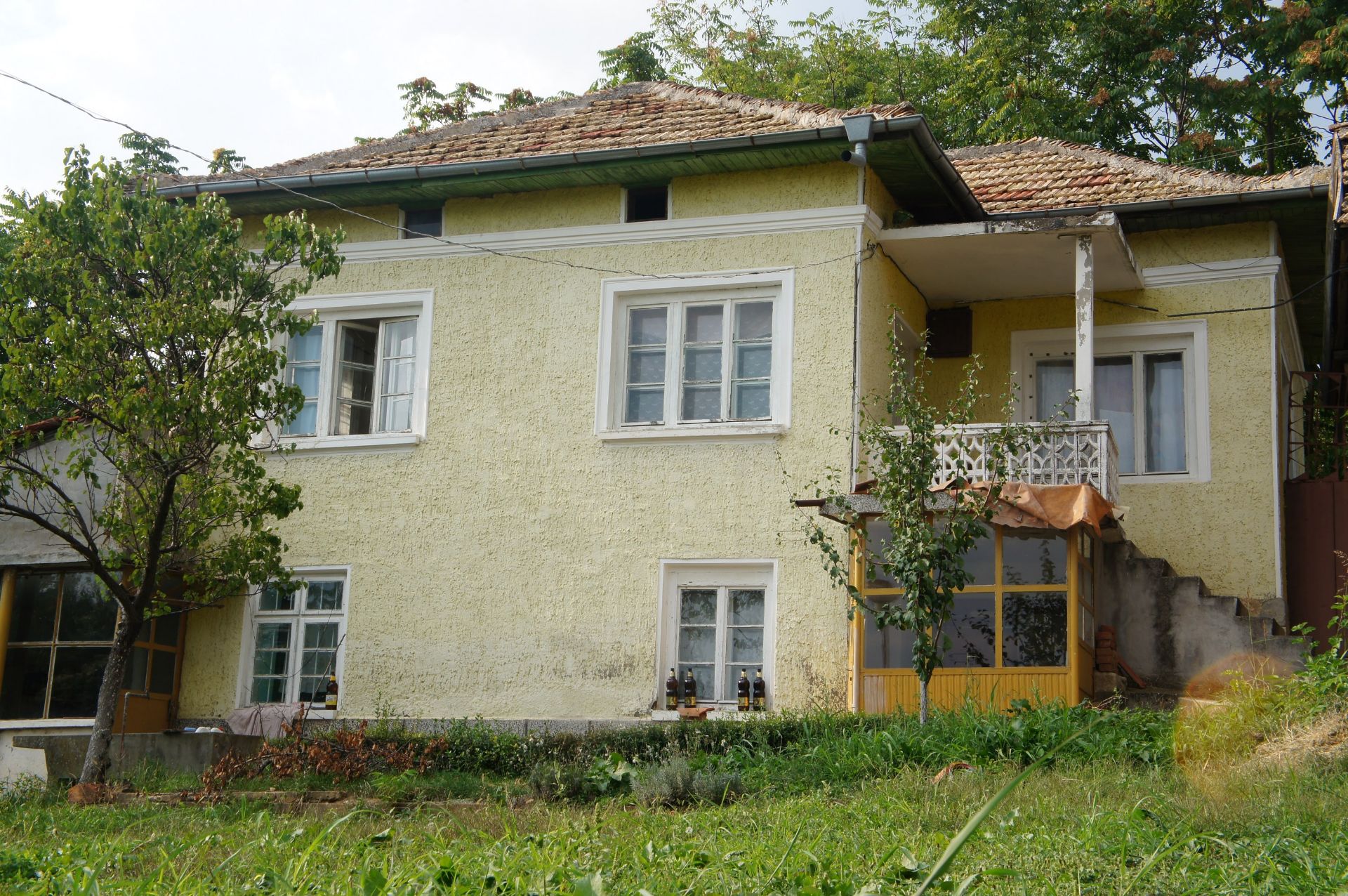 FREEHOLD 3 BEDROOM PROPERTY AND LAND IN BULGARIA - Image 6 of 17