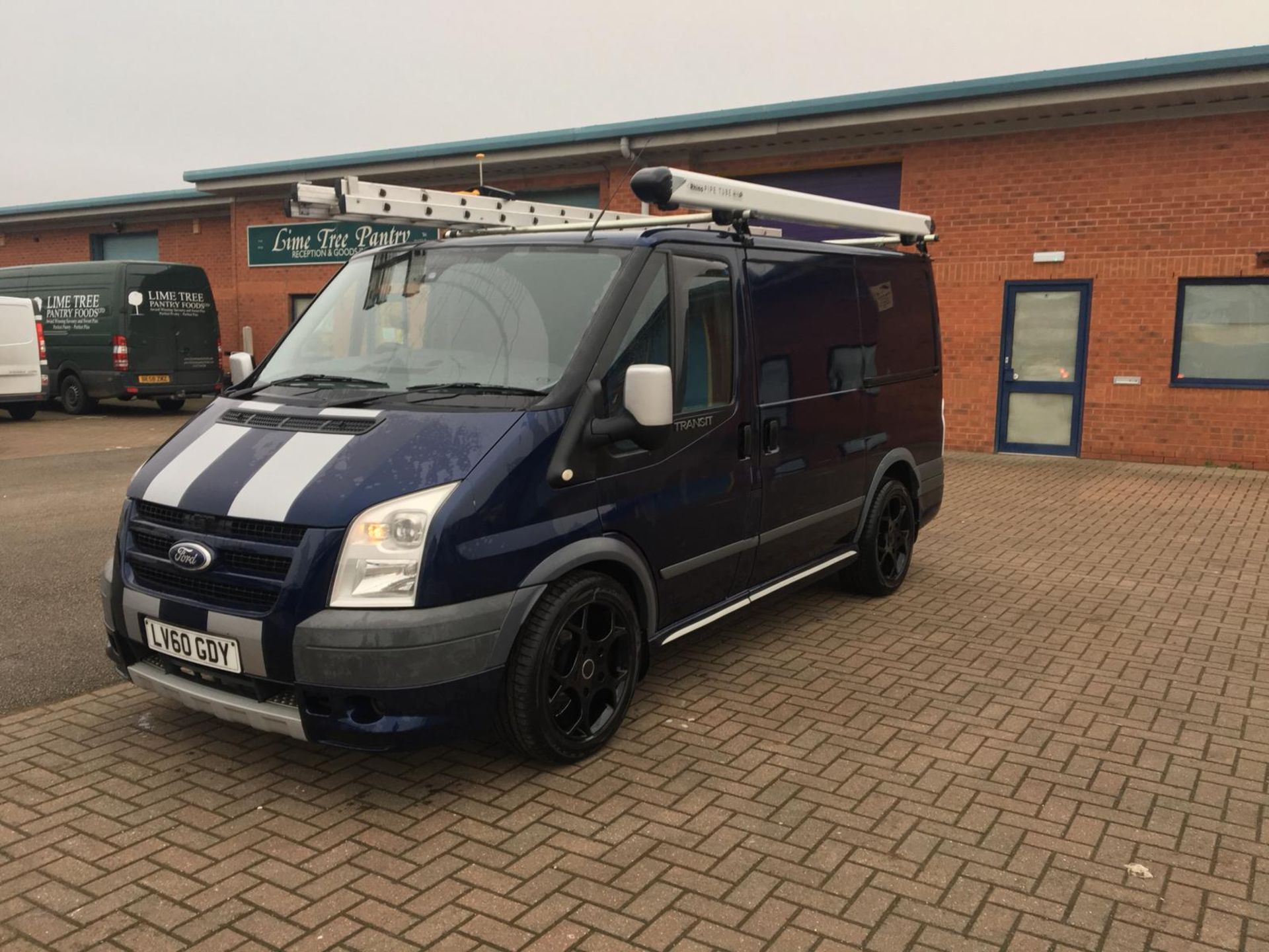 2010/60 REG FORD TRANSIT 140 T260S SPT FWD PANEL VAN - Image 3 of 9