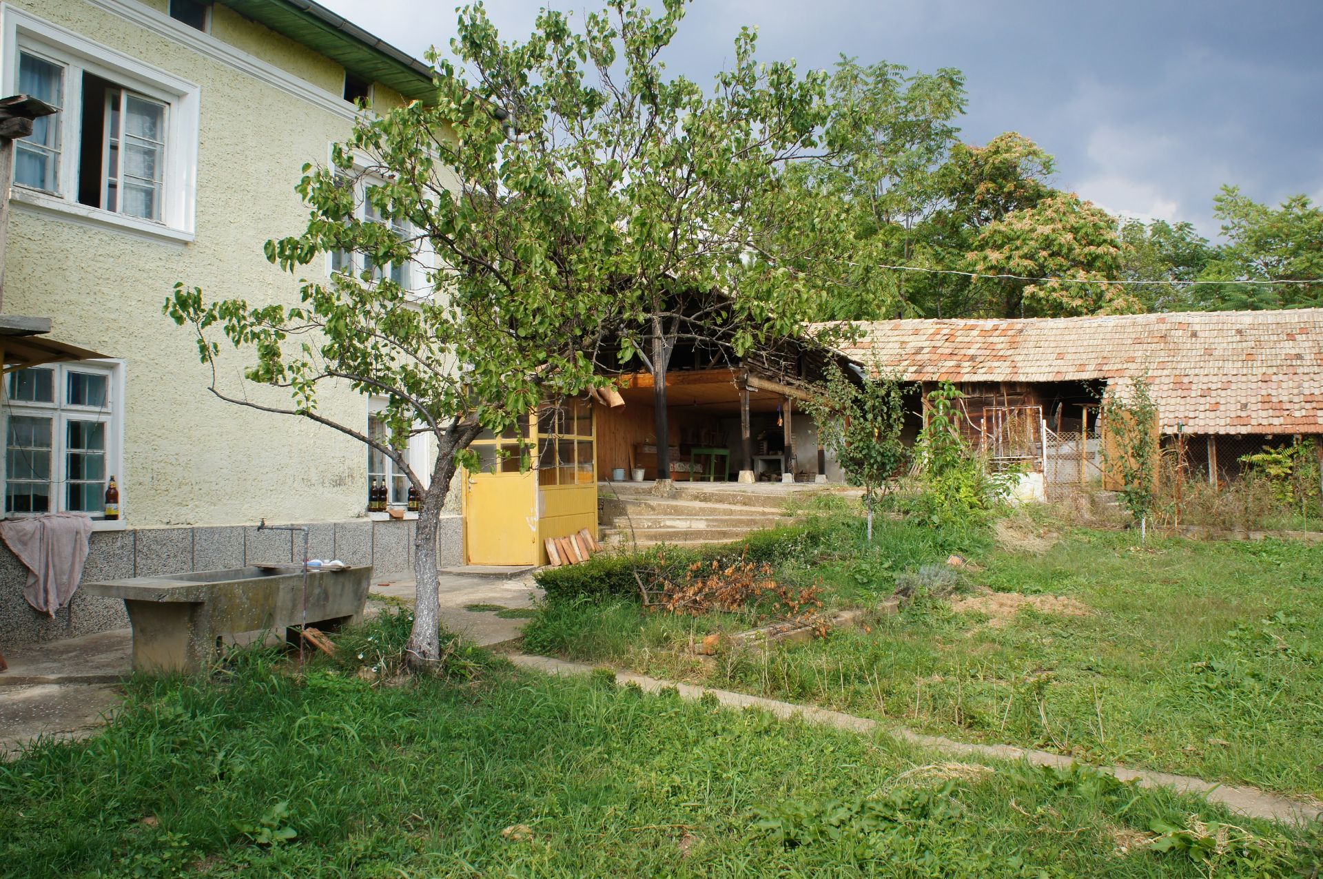 FREEHOLD 3 BEDROOM PROPERTY AND LAND IN BULGARIA - Image 9 of 17