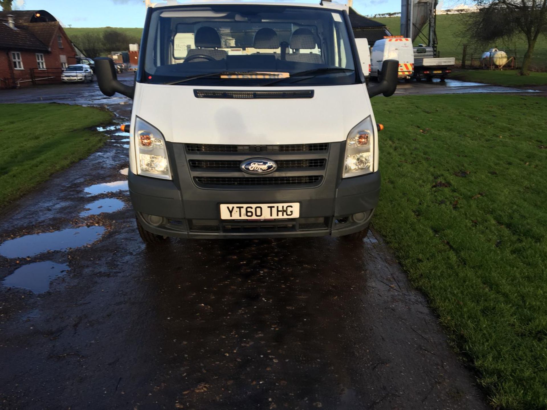 2010/60 REG FORD TRANSIT 115 T350L RWD WHITE DIESEL DROPSIDE WITH TAIL LIFT *NO VAT* - Image 2 of 9