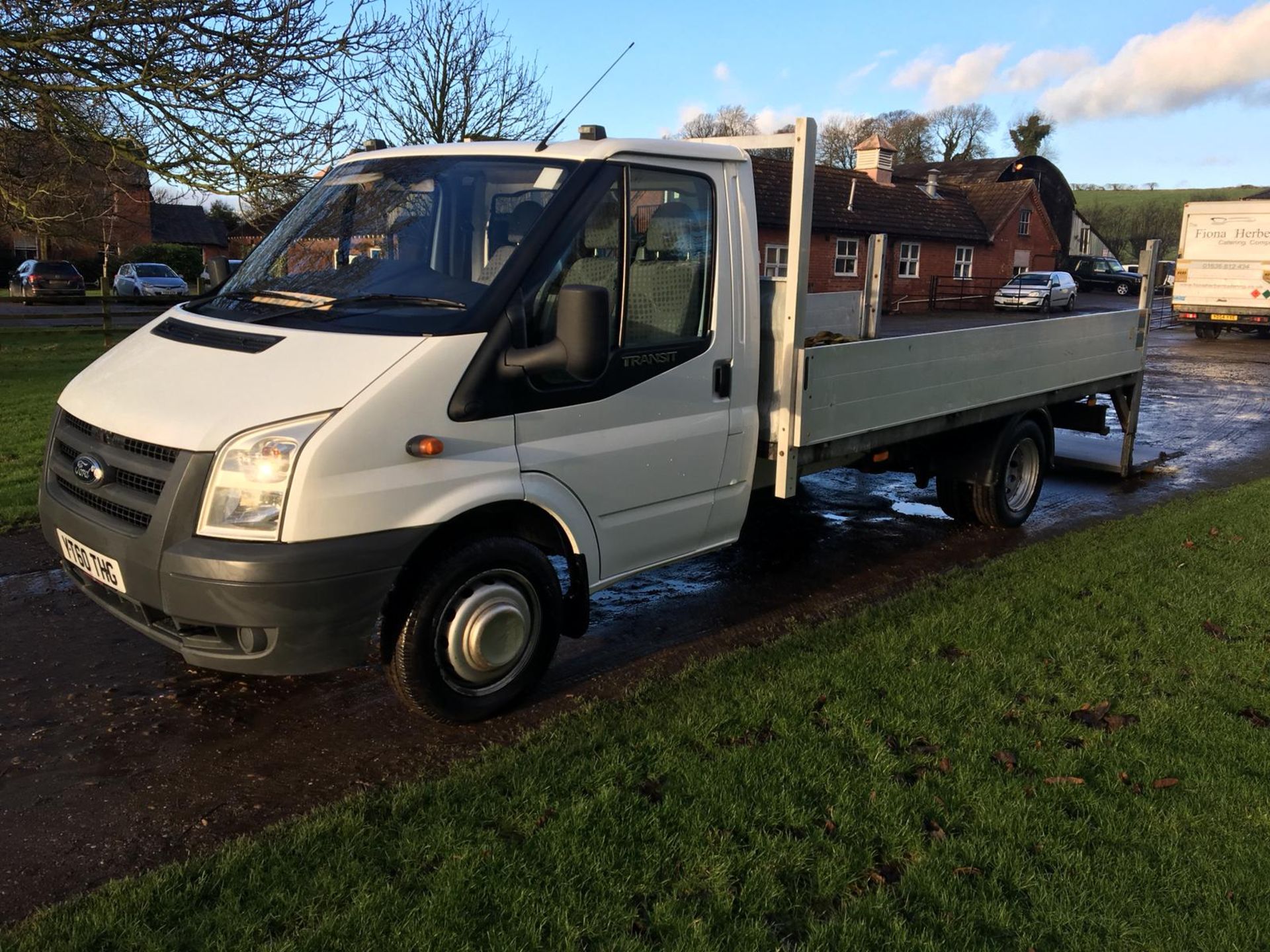 2010/60 REG FORD TRANSIT 115 T350L RWD WHITE DIESEL DROPSIDE WITH TAIL LIFT *NO VAT* - Image 3 of 9