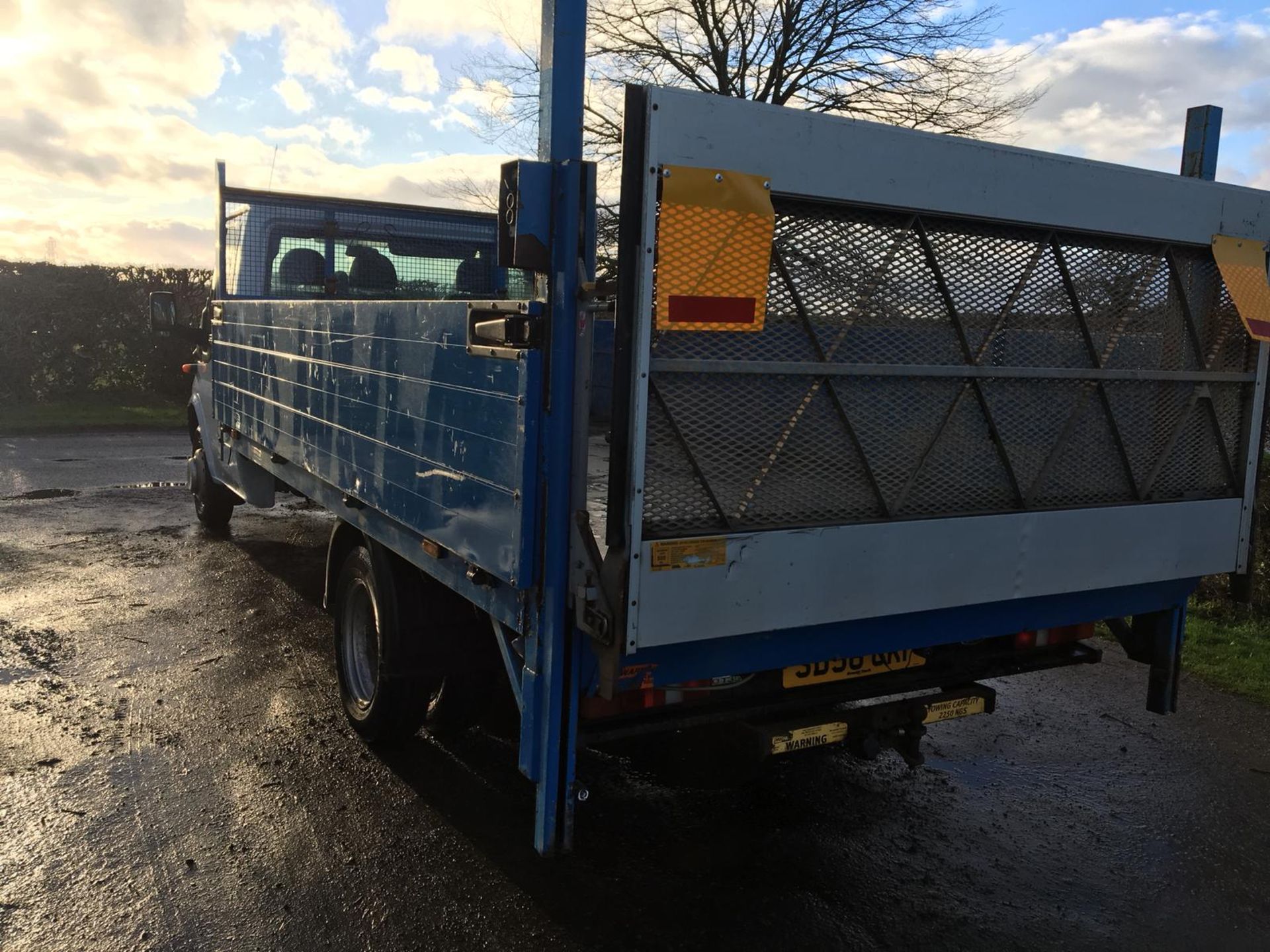 2008/58 REG FORD TRANSIT 100 T350L RWD WHITE DIESEL DROPSIDE LORRY, SHOWING 1 FORMER KEEPER *NO VAT* - Image 4 of 10