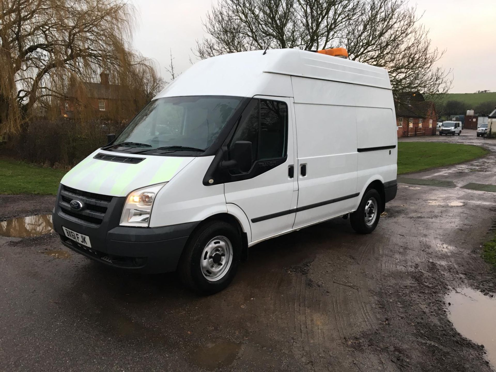 2011/61 REG FORD TRANSIT 100 T350M RWD DIESEL PANEL VAN - COMPRESSOR & ELECTRICS! *NO VAT* - Image 3 of 10