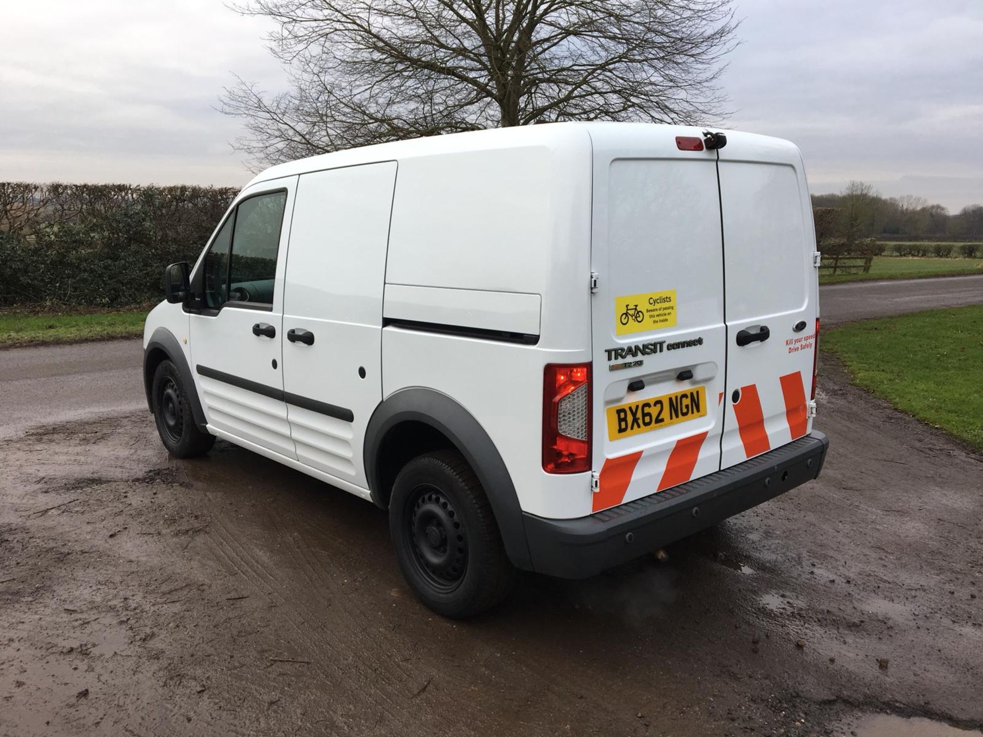 2012/62 REG FORD TRANSIT CONNECT T220 WHITE DIESEL PANEL VAN, SHOWING 0 FORMER KEEPERS *NO VAT* - Image 4 of 11