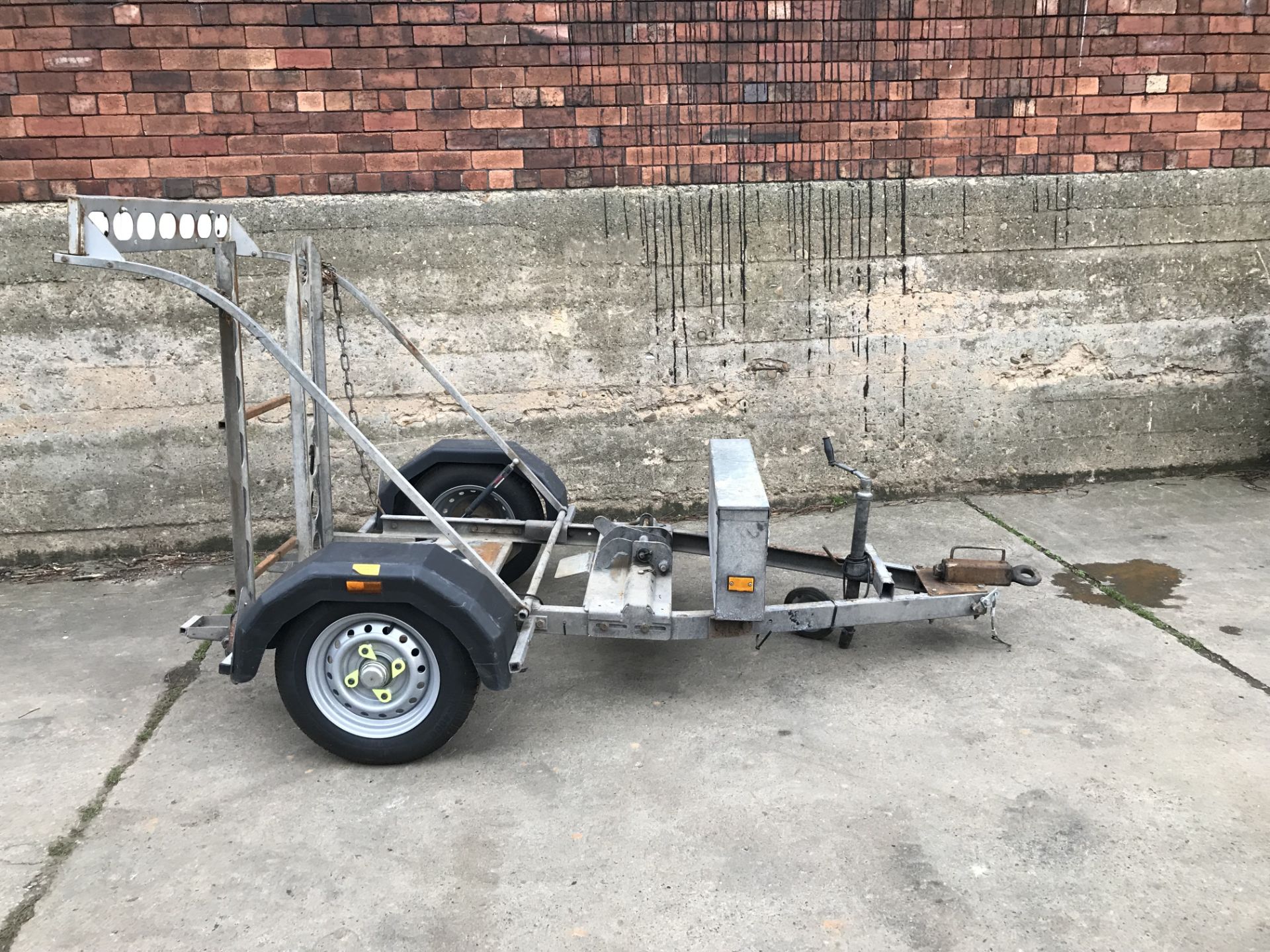 2012 INDESPENSION SINGLE AXLE TRAILER, TO SUIT SINGLE DRUM ROLLER C/W LED LIGHTS *PLUS VAT*