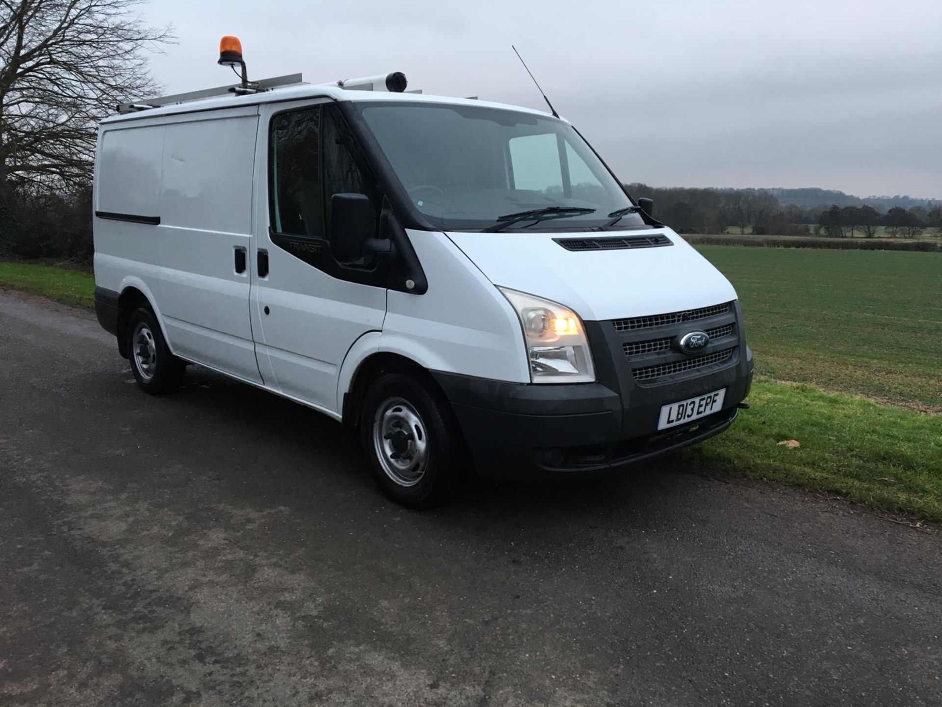 2013/13 REG FORD TRANSIT 100 T300 FWD WHITE DIESEL PANEL VAN, SHOWING 0 FORMER KEEPERS *NO VAT*