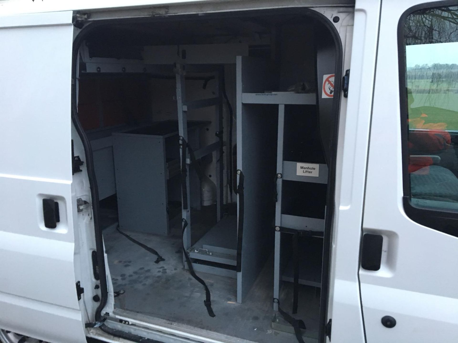 2013/13 REG FORD TRANSIT 100 T300 FWD WHITE DIESEL PANEL VAN, SHOWING 0 FORMER KEEPERS *NO VAT* - Image 6 of 9