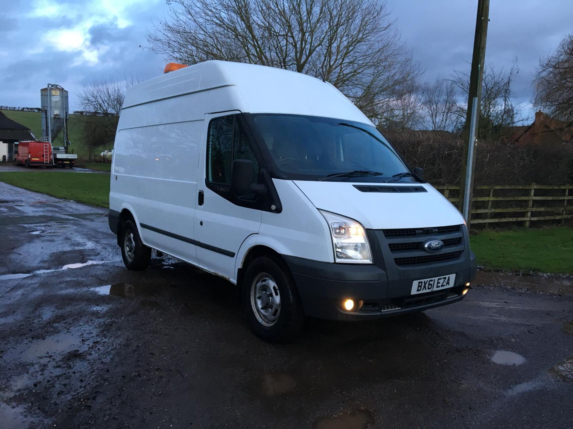 2011/61 REG FORD TRANSIT 100 T350M RWD 2.4 DIESEL PANEL VAN, COMPRESSOR AND ELECTRIC *NO VAT*