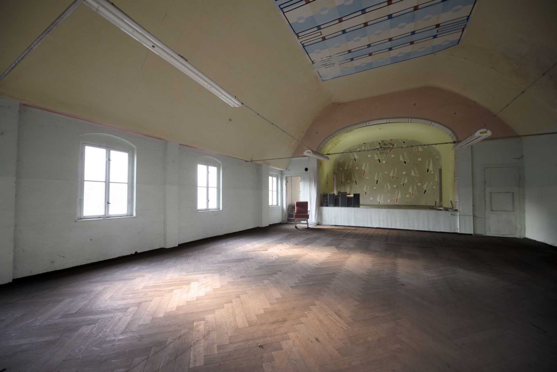 LARGE FORMER GUEST HOUSE IN NOSSEN, GERMANY - Image 31 of 47