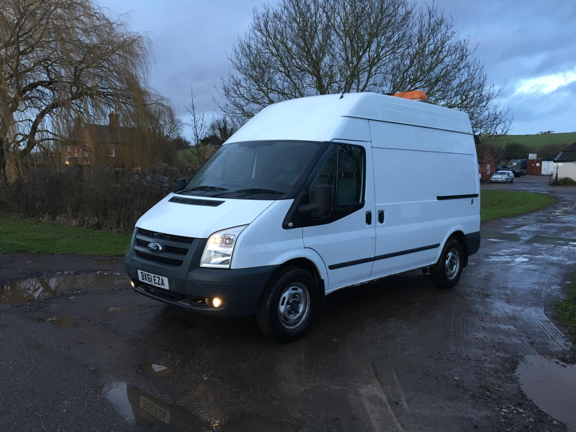 2011/61 REG FORD TRANSIT 100 T350M RWD 2.4 DIESEL PANEL VAN, COMPRESSOR AND ELECTRIC *NO VAT* - Image 2 of 12