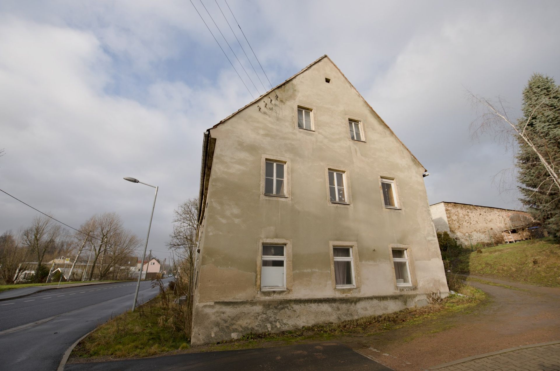 LARGE FORMER GUEST HOUSE IN NOSSEN, GERMANY - Image 3 of 47