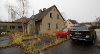 NO RESERVE 3,681 sqm - Massive Farm: Cow Shed, Dairy & Two Storey House - Germany