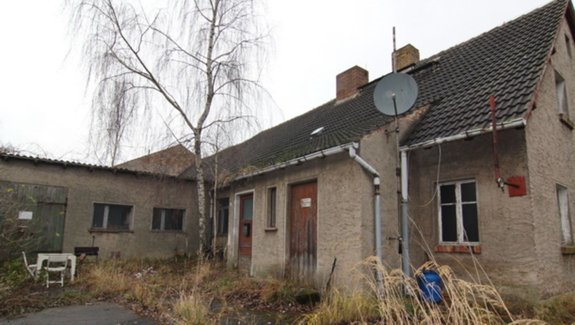 NO RESERVE 3,681 sqm - Massive Farm: Cow Shed, Dairy & Two Storey House - Germany - Image 48 of 54