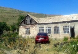 PROPERTY AND 1,600 SQM OF LAND IN DRAXTIK, ARMENIA CLOSE TO LAKE SEVAN