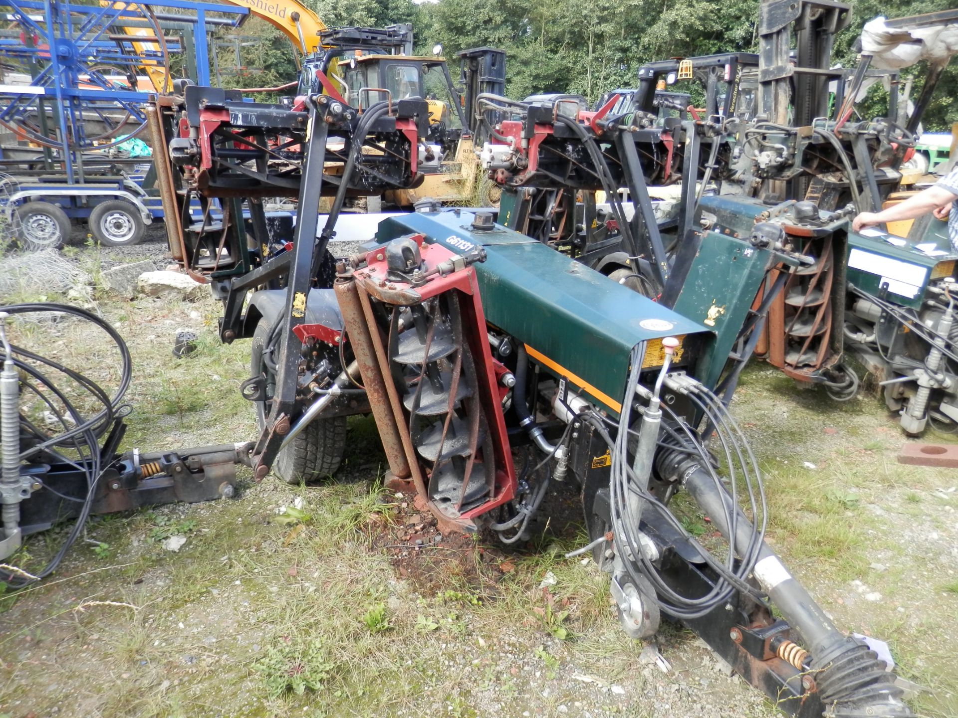 DS - 2010 HAYTER TM749 TRAILERED 7 GANG MOWER. WORKING UNIT.  1 OF 2 AVAILABLE,  2010 TM749 MODEL. 7 - Image 4 of 6