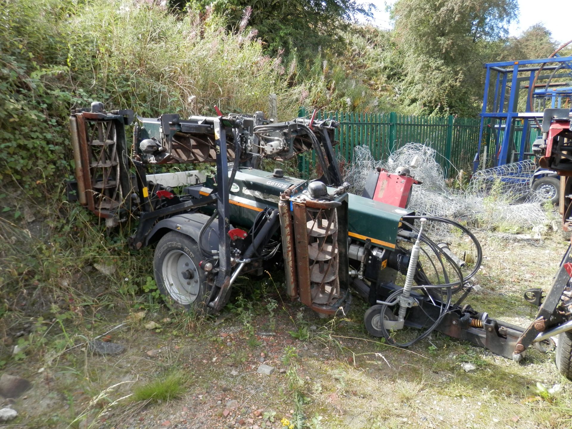 DS - 2010 HAYTER TM749 TRAILERED 7 GANG MOWER. WORKING UNIT.  1 OF 2 AVAILABLE,  2010 TM749 MODEL. 7 - Image 5 of 6