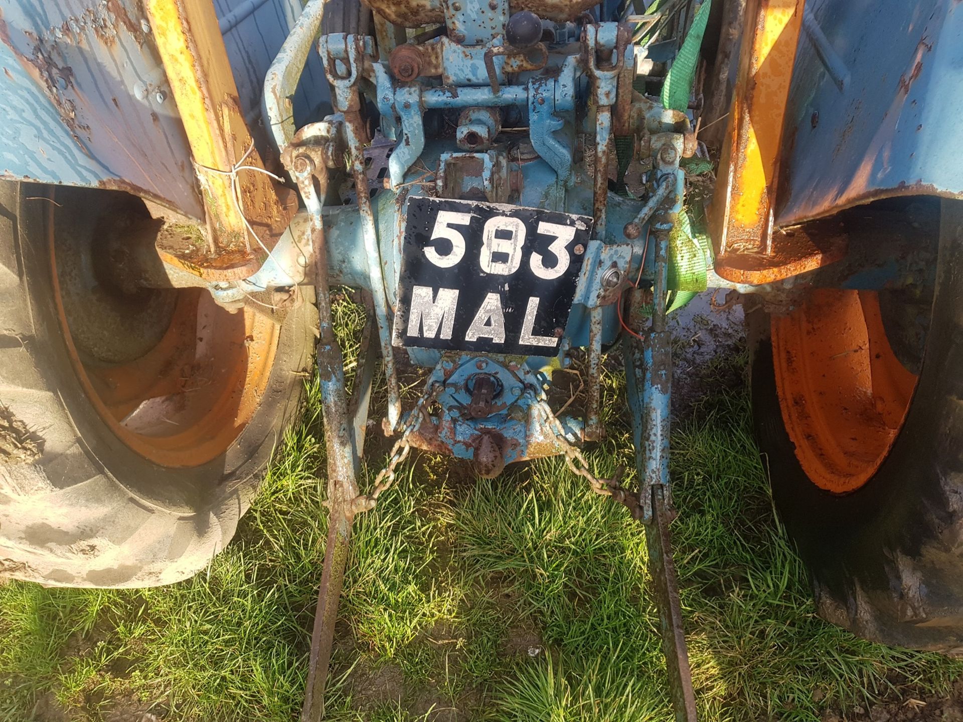 VINTAGE FORDSON DEXTA TRACTOR AND LOADER *PLUS VAT* - Bild 3 aus 4