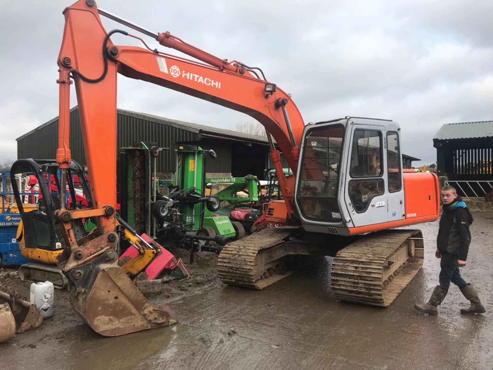 10 TONNE HITACHI DIGGER / EXCAVATOR, ALL GOOD AND WORKING, CLEAN & TIDY, SHOWING 6,021 HOURS